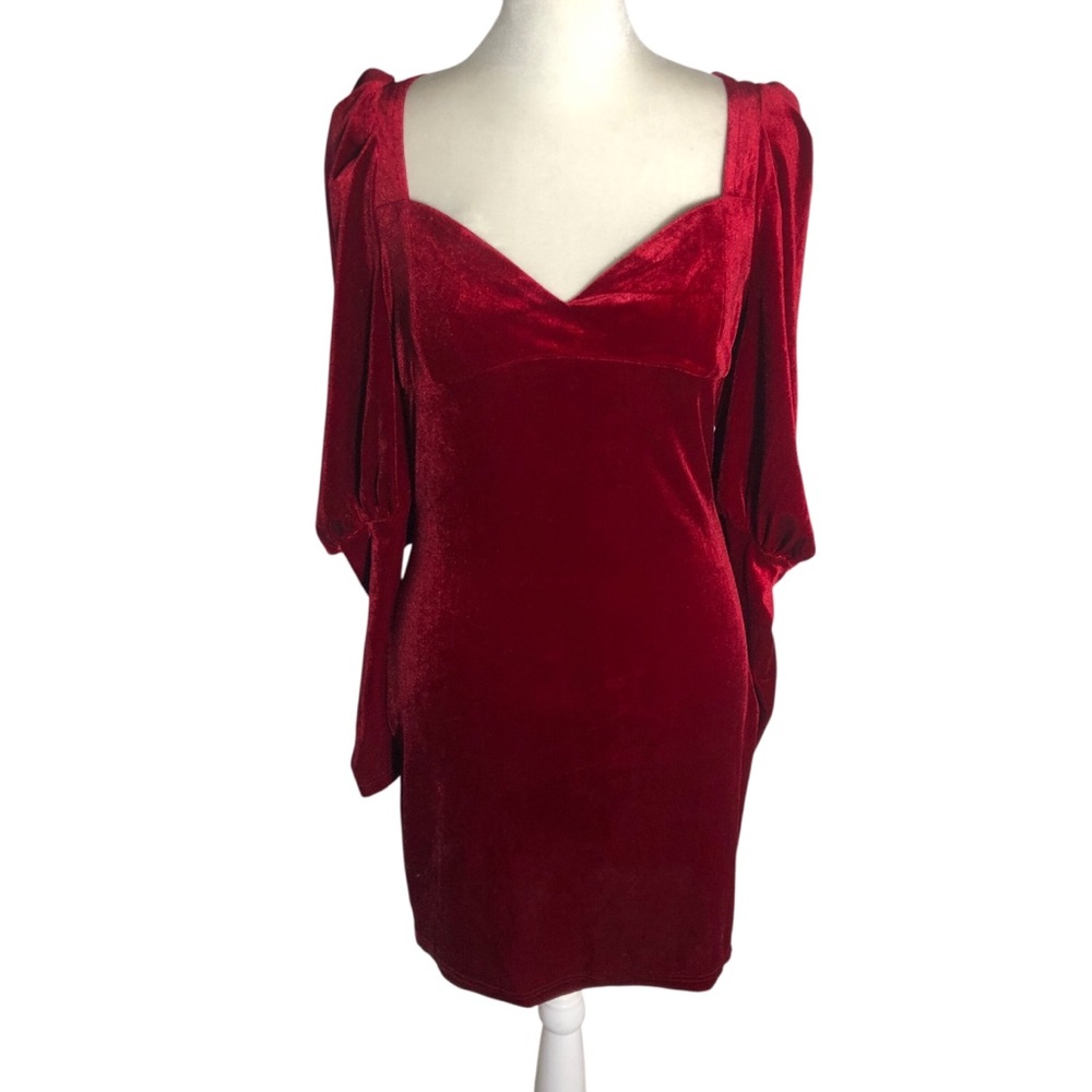 Love & Lemonade burgundy velvet mini dress Sz Small. NWT